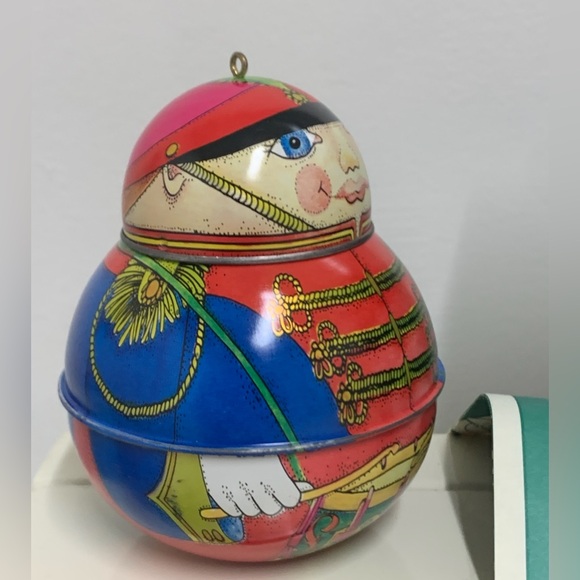 1991 Vtg Hallmark Keepsake Jolly Wolly Soldier Pressed Tin Litho Ornament - Picture 9 of 12